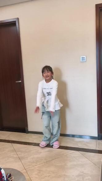 小妞说她来一段Nobody自学广场舞😄#在家自学舞蹈 #边学边跳