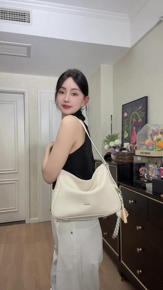 一个包三种背法,几乎可以满足你衣柜里所有衣服的穿搭!#百搭包包 #包包推荐#小众设计师品牌 #长期主义