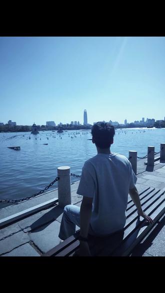 我始终觉得 大明湖要两个人去才更有意义
#济南#大明湖