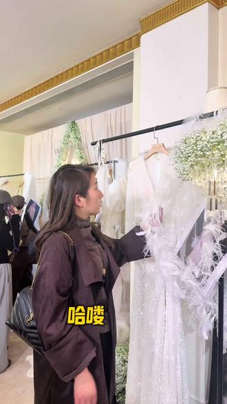 上海婚纱看款日记|在蕾丝与缎面的温柔里泡了一整天,指尖划过的每一寸钉珠刺绣,都是待嫁女孩的梦呀
#新娘跟妆 #九江婚纱礼服 #九江 #森一婚纱 #姜姜的婚纱