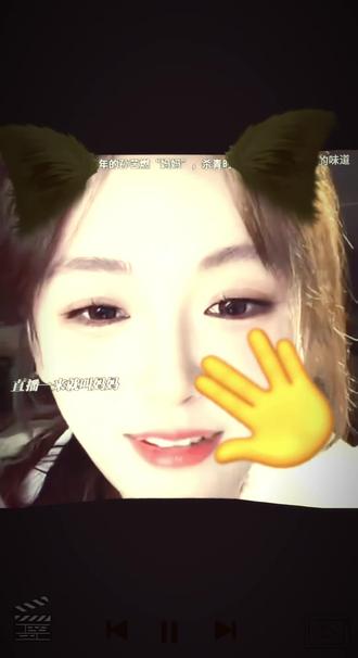 97年的邓灵枢管98年的孙艺燃叫“妈妈”,杀青的时候女儿闻着妈妈身上的味道舍不得她