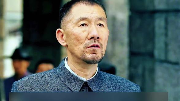 欧阳荣试图借助毛人凤的势力来压制胡前宽,然而胡前宽却根本没把毛人凤当回事儿完全不吃这一套,如此一来,胡前宽和毛人凤二人究竟谁的权力更大呢?#一代枭雄 #谍战剧 #好剧推荐