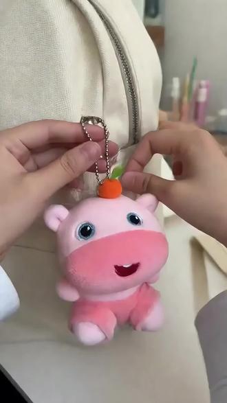 粉粉水豚挂件软乎乎!挂书包摆桌面太可爱啦!#水豚噜噜#挂件