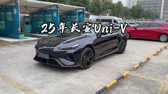 25款长安uni-v第三代2.0T劲擎型,25年10月上牌,0.7万公里实表,原车户,原版原漆/极品车况,2.0T顶配,245匹马力,主/副电动座椅,换挡拨片,座椅通风/加热,液晶仪表,全景天窗,全速自适应巡航/,L2辅助驾驶,360度全景影像,电动尾门/电动尾翼,256色氛围灯,可变排气声浪。配置丰富#长安汽车 #长安univ #univ