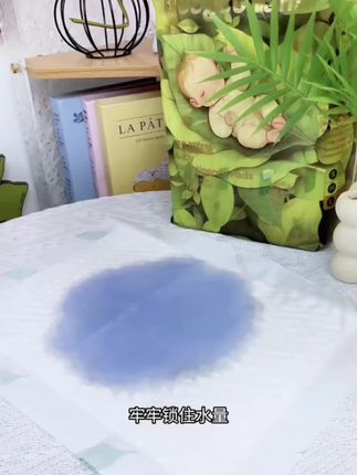 换纸尿裤一定要垫上隔尿垫,免得弄脏床单,德佑家比一般品牌更加厚实,表层更柔软,现在有试用装优惠价格,姐妹们赶紧试试!#母婴好物 #孕期囤货 #待产包 #德佑隔尿垫#宝宝用品@DOU+好生意 @DOU+小助手