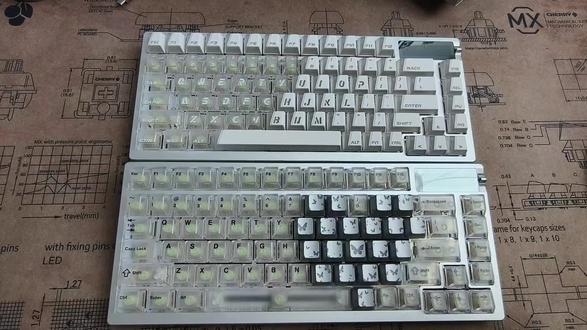 分享给大家一个万金油的夜魔改装方案,游戏办公码字都能兼顾 展开讲讲这套方案的优势,中频的声音表现,稳定顺滑反馈感强烈的手感,进阶标准调教的卫星轴#客制化键盘#外设#rog夜魔#键盘轴体