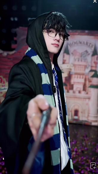 哈利波特魔法学院主题周赛冠军🏆才艺展示三挑战不可能的粤语《深深》+谢榜+拍照Expecto Patronum(呼神护卫咒)2026年1月10日直播碎片分享@李奥🤓 @ML-有把刷子
#上热门🔥 #演出表演 #live现场 #舞台秀