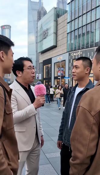 小时候的火柴用方言怎么说?
#街头互动采访 #街头采访挑战 #火柴方言怎么说 #ai视频