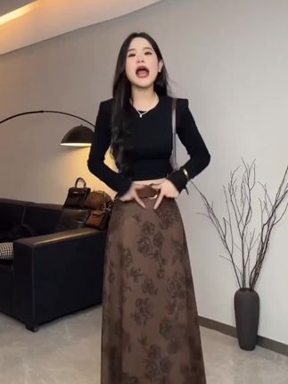 #设计感#复古#印花#咖色#好物推荐 半身裙女2025秋冬新款气质高腰遮胯显瘦长裙