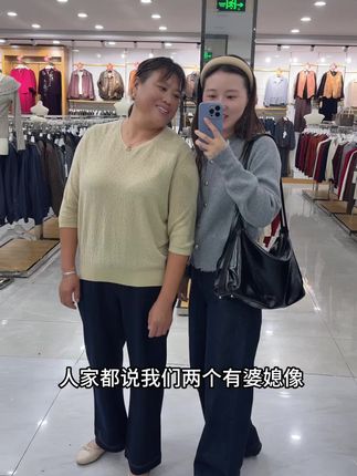 今天婆婆过生日,瞒着她提前把蛋糕和礼物准备好了,叫上一大家人给她过生日。#记录真实生活#婆媳