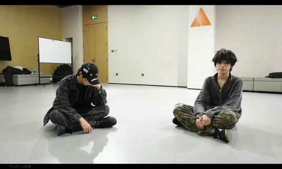 如果可以 坐着休息
你会开启 什么样话题#橹穆