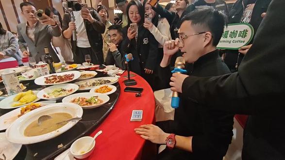 晚上有幸现场看了一场顶级魔术 《654俱乐部》#魔术师董亮 老师