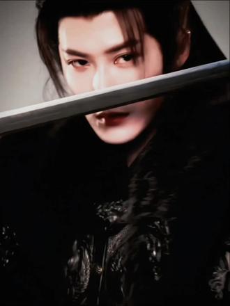 乱世执棋,入局攻心 暗夜行舟者,以身为灯塔
藏锋于浊世,渡人亦渡己
棋局即庙堂,落子定风波
都是迷途人,何不同舟渡
檀健次 | 谢却山
#檀健次#谢却山#何不同舟渡
@檀健次