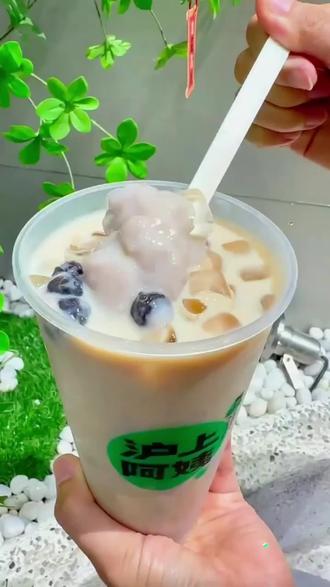 谁懂啊!沪上阿姨这杯真的绝了!#沪上阿姨 #厚芋泥波波奶茶 #抖音小助手 #抖音创作灵感