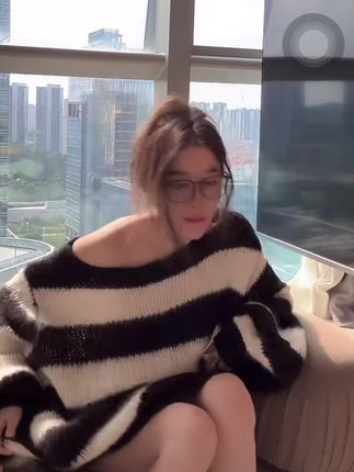 XYSF极简 不过时的慵懒性感黑白条纹大毛衣 #露肩毛衣 #条纹毛衣 #性感毛衣 #宽松版型 #慵懒风