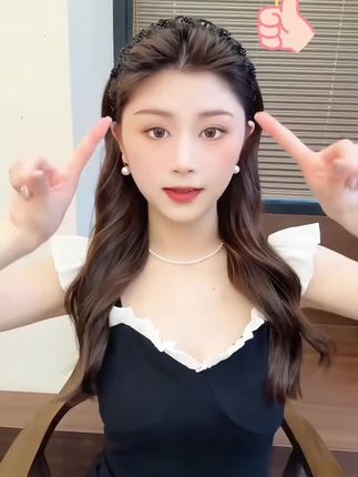 这个发箍真的好显贵啊,而且它很适合头包脸,就你戴上去之后,你整个脸颊线就出来。#精致女人必备 #好物推荐🔥