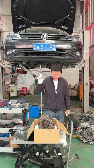 大众零度1.4T干式双离合DQ200,报P177C00离合器2公差达到极限,基本就是离合器磨损打滑导致。更换离合器即可解决问题
贵阳车友变速箱打滑、顿挫、报故障码,都可以私信我,免费检测。#大众DQ200#P177C00故障#干式双离合维修#贵阳变速箱维修#贵阳新盟变速箱专业维修
