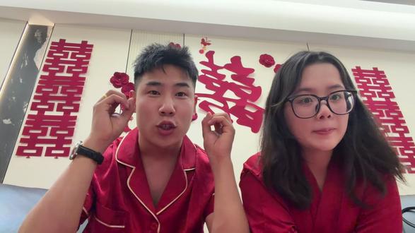 婚礼返场敬酒仪式感,惊艳全场 婚礼上什么仪式都可以简略,但我觉得这个仪式是必须的 氛围嘎嘎的,并且不用担心换完衣服宾客全走的现象! #婚礼返场 #敬酒服没换完宾客就离开了 #这个返场敬酒太夯了 #婚礼现场 #年轻人的婚礼态度