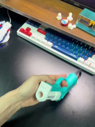 男孩子都拒绝不了这把能抛壳的#玩具 随便找个地方就能玩上一整天!#男孩玩具 #解压玩具