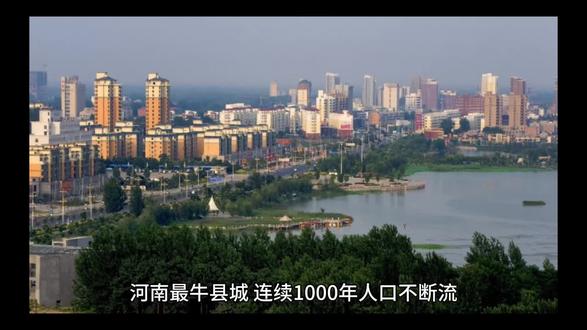 固始县位于河南省东南部,地处豫皖交界,历史悠久,是中原文化与江淮文化交融的重要地区。其历史脉络可概述如下:
---
### **古代历史**
1. **先秦时期**
- 固始地区在春秋时期属蓼国(都城在今固始东北),后为楚国所灭,并入楚地。战国时期属楚国疆域,是中原与江淮之间的战略要地。
- 秦统一后,推行郡县制,固始属九江郡(一说属汝南郡)。
2. **汉代**
- 西汉时置蓼县,属六安国。东汉初年,光武帝刘秀封功臣李通为“固始侯”(“固始”意为“欲善其终,先固其始”),地名由此确立,后设固始县,属汝南郡。
3. **魏晋南北朝**
- 因战乱频繁,行政区划变动较大。南北朝时固始一度属豫州,后为南朝梁、北朝东魏争夺之地,归属多次更迭。
---
### **唐宋时期:移民南迁的起点**
1. **隋唐建制**
- 隋开皇年间(581–600年),正式设立固始县,属弋阳郡(今潢川)。唐代属光州(今潢川),成为中原通往江淮的枢纽。
2. **移民潮与开发南方**
- **陈政、陈元光父子**:唐高宗时期(669年),固始人陈政、陈元光率中原将士南下平定闽粤边陲动乱,后屯垦漳州,开漳圣王陈元光被尊为闽台地区的重要开拓者。
- **王审知入闽**:唐末固始人王审知兄弟加入王绪起义军南下,后建立闽国(909–945年),成为五代十国中闽国的开国君主,促进福建经济文化发展。
- 这两次大规模移民使固始成为中原汉人南迁的重要发源地,众多闽台族谱追溯祖籍至固始,故有“中原第一侨乡”之称。
---
### **元明清时期**
- 元代属汝宁府,明清属河南省光州。因地处淮河沿岸,农业发达,商贸渐兴,但亦常受水患影响。
- 明清时期,固始文风渐盛,涌现出吴其濬(清代著名植物学家,著有《植物名实图考》)等历史人物。
---
### **近现代发展**
- 民国时期属河南省第九行政督察区。1949年后划归信阳专区(今信阳市)。
- 现代固始以农业为主,是全国粮食生产大县,同时是“中国柳编之乡”和豫南商贸中心。
- 文化上,固始保留中原古风与江淮习俗,如灶戏、花挑舞等非遗文化,并建有陈元光祖祠、安山奶奶庙等历史遗迹。
---
### **历史地位与文化影响**
- **姓氏根源**:固始是中原姓氏南迁