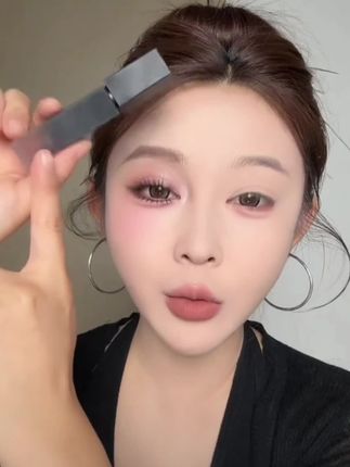 卡梅拉的新品哑光口红,高级时髦感我真的太爱了#口红 #唇釉 #口红试色#卡梅拉#唇妆