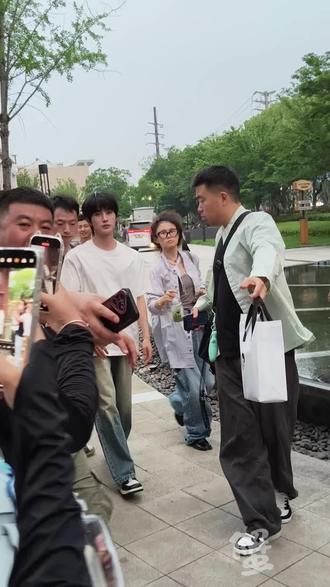 就这么水灵灵见上啦
#张翅#张翅南京#张翅溧水