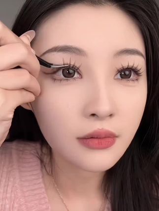 又纯又欲的猫精灵假睫毛,贴一次爱一次!氛围感拉满!#美出高级感 #人人都可以是睫毛精 #假睫毛 #睫毛精