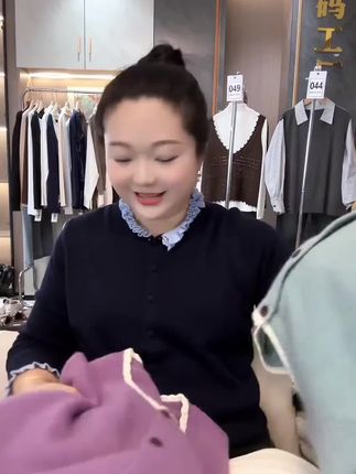 #大码女装 #洋气小衫 #减龄穿搭 #显瘦遮肉 #谁穿谁好看