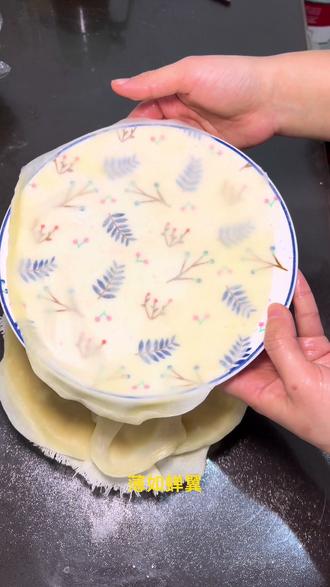 #立春 #春饼 #自制春饼 #春饼家常做法 今天立春,快来试试春饼吧,口感劲道,凉了也不会变硬。