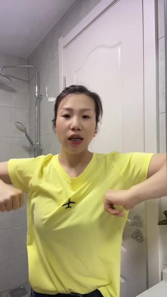 腋窝要勤抓多捏 而不是拍哦! 抓捏的同时还有讲究,如果你有排气现象那是好事#淋巴排毒 #血液循环#小动作大作用坚持做