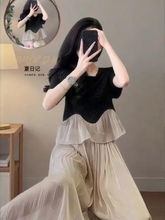一眼心动的法式气质套装~ 姐妹们谁懂啊!这套装也太好看了!藏肉显瘦,简直是肚子肉多姐妹的福音。高腰设计好贴心,巧妙遮住小肚腩,面料柔软得像云朵,上身舒服到不想脱。上班通勤或出门度假穿它都超好看,轻松摆脱路人感,自信满满出街。喜欢的姐妹不要错过,这个夏天美美的过每一天啊!#微胖yyds #ootd穿搭 #摆脱路人感的出片穿搭 #通勤穿搭 #日常穿搭@抖加🔥上热门🔥dou+🔥热点宝 @巨量千川