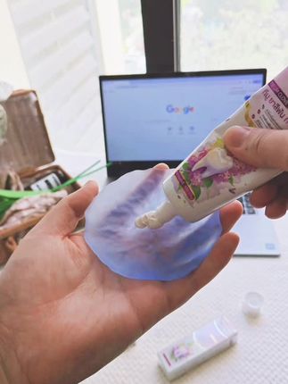 泰国丁香牙膏的主要成分是丁香提取物,可以消除嘴里的菌菌,清新口气长达14个小时,从根源解决嘴巴臭臭的问题。抑菌效果有专业报告,刷完之后会有冰冰凉凉的感觉,一点也不辣口。#丁香牙膏 #牙膏 #好物推荐分享