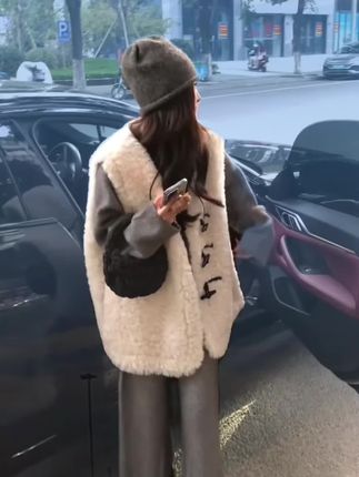 新款韩慵懒穿搭马夹无袖外套毛衣阔腿裤三件套#高端大气 #款式独特别致#时髦穿搭
