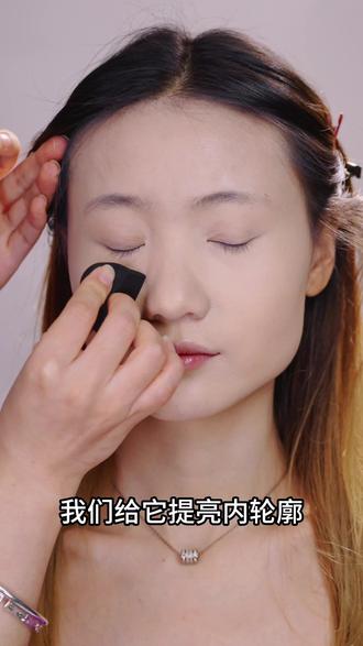 小乔丁香结妆造太绝啦!💫甜度100昏~
腮红打圈扫 秒变元气小甜豆!
#太原伍加伍化妆培训学校 #双马尾yyds #少女心炸裂#ooc致歉