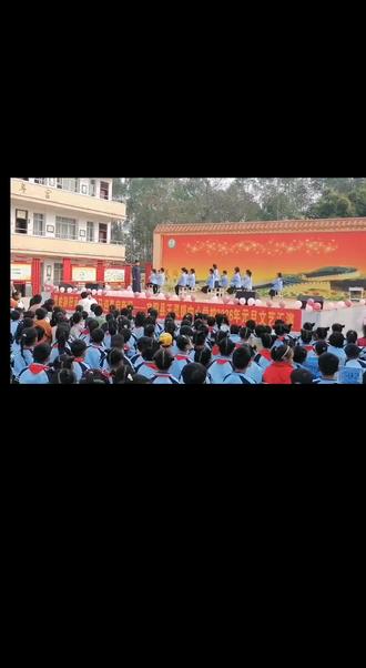 学校元旦文艺汇演,我们不只是看演出 更是见证一颗新的人生。虽然不是最专业的表演,但一定是最用心的呈现,少年强,则国强!为你骄傲!