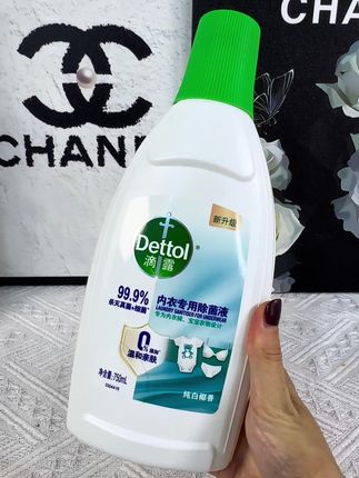 还在用肥皂洗内衣吗?赶紧换掉吧!试试这个滴露内衣除菌液,它是专门用来清洗内衣的,不仅杀菌除螨,还能去味留香,而且非常温和,一点也不刺激皮肤,洗完的衣服还有一股淡淡的清香哦。#母婴好物 #洗衣神器 #强烈推荐 #内衣除菌液