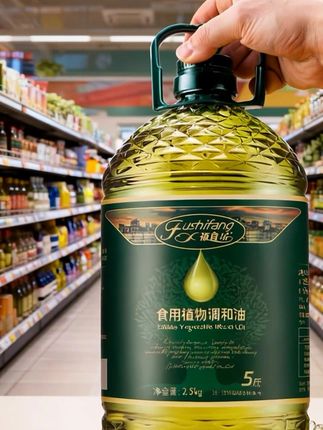 宝子们快看!这桶橄榄油也太懂吃货心了,把阳光果园的鲜活劲儿全“裹”进瓶里啦!入口清爽还带回甘,橄榄原香混着清新果味直往鼻子里钻,质感精致到普通油压根没法比~ 它产自橄榄优质产区,人工筛果、手工采摘再加上低温初榨锁鲜,油色清亮得能看透瓶底,拌沙拉、煎炒都超绝,家常饭菜秒变餐厅级精致感!#初榨橄榄油 #橄榄油的营养价值 #橄榄油特级初榨 #橄榄油特级初榨 #抖音健康使用计划