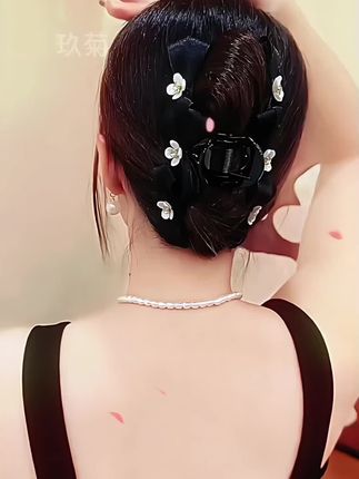 看我10秒搞定一个气质感高级盘发!#抓夹用法 #气质感穿搭 #高级感 #头饰发饰美出高级感
