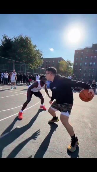 兄弟们,和我一起在AI里暴力扣篮吧!#高难度动作 #扣篮 #扣篮梦 #曼巴精神 #AI视频