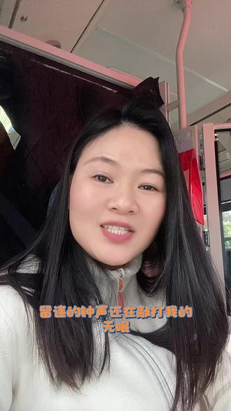 马踏春风至,
涛声依旧来。
岁岁常欢愉,
万事皆胜意。#经典老歌