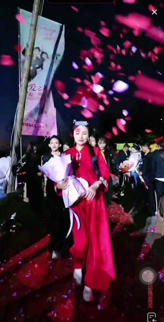 小月琴及团队来参加孔德攀婚礼,㊗️灰灰,攀攀百年好合,早生贵子,一路长虹,活动大卖@小月琴217(诚信主播)单亲妈妈 @孔德攀3月23号24号婚礼活动