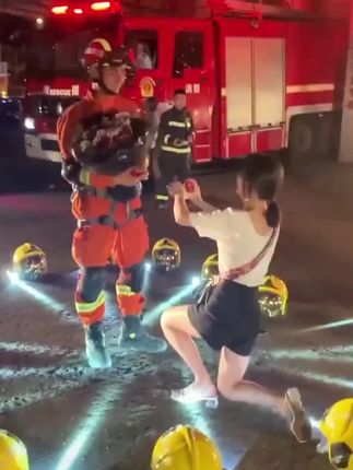 如果爱情也有温度,我希望是80摄氏度……#消防员#蓝朋友#消防恋#蓝朋友文创#蓝朋友的爱情 #蓝朋友文创