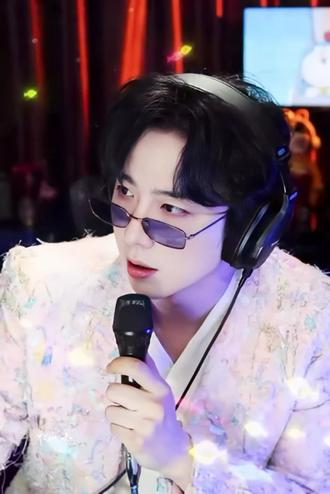 #摩登兄弟刘宇宁
一次听个够~☕
(图片:不玩手机干啥)