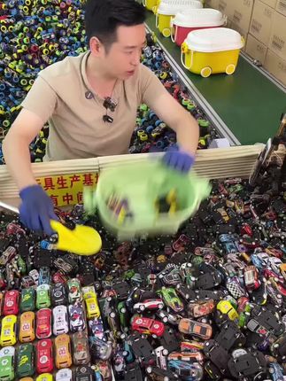 五十只金属回力车带箱发货 五十只金属回力车带箱发货