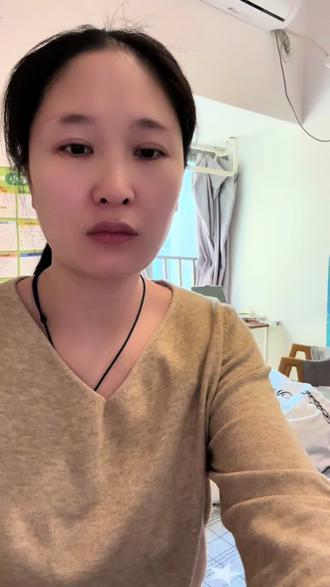 腰突发作被120送医已十天。从绝对卧床到内服中药调理,我正与右腿麻木感慢慢周旋。深知此病无速效药,康复如抽丝。我选择中医固本,以杜仲牛膝入汤,补益肾气。恢复之路或许漫长,有人用了近一年,但我选择耐心与信心。下期分享康复训练,你我同行,一步步迈向好转。#内容太过真实 #每日分享 #强烈推荐