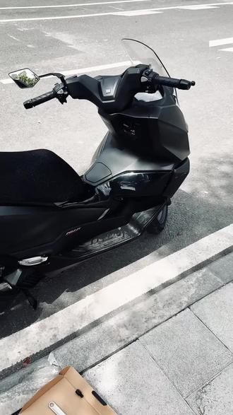 最近特别火的,机械师二代定风翼后视镜买了,经测试视野没有问题,话说你各位喜不喜欢这个造型吗?#九号真智能 #九号电动 #后视镜 #机械师二代