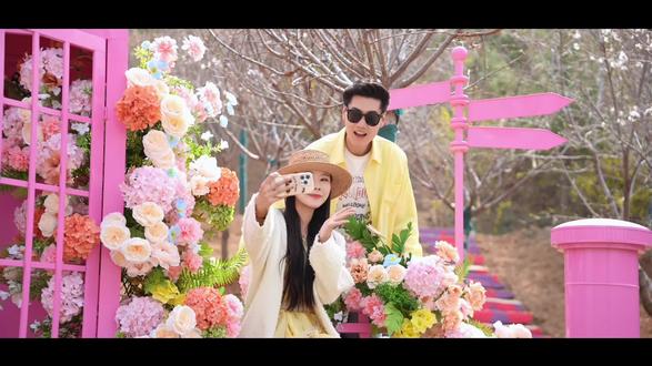 赶紧约上另一半,这个春天来三水源过个古道飞车樱花,小桥流水人家的浪漫花朝节吧#三水源第六届花朝节 #溜娃也不累#淄博春天在这里 #天路飞车燃动春日