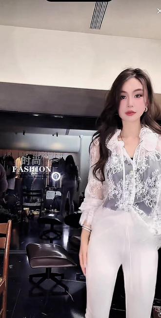 懒猫nono│Saynono 休闲荷叶边镂空温柔气质显瘦蕾丝上衣GF20260ZY|好漂亮的蕾丝上衣|安排起来春天穿 迷人性感|单穿叠搭好选择|黑白经典色 不挑人|温柔女人味满分👏🎉🎉