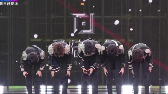 我有五只很可爱的小熊 他们说 要搂着肩膀去见证沸腾的人生 要纠缠到世界毁灭 #top #top登陆少年 #我们的明天 #朱志鑫苏新皓 #左航张极张泽禹