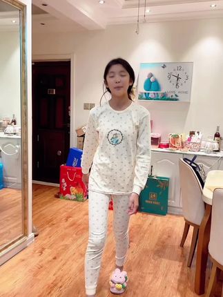 女孩子贴身穿的棉质秋衣秋裤来了,采用一百棉面料,亲肤柔软不闷汗,贴身穿好舒服,整身弹力大,胖宝、瘦宝都好穿,搭配校服太合适了!价位特别给力……#家居服分享 #上热搜 #抖音种草好物 #秋衣秋裤